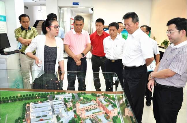 茶山鎮鎮長黎壽康一行蒞臨常平科技園參觀指導