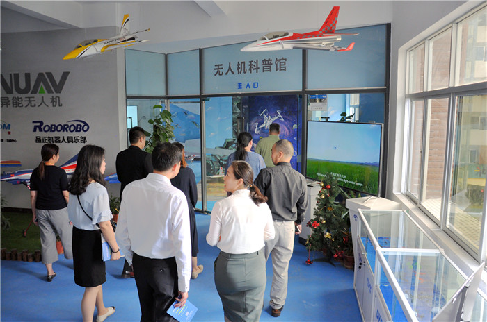 江蘇省泰州市新能源產業園區一行蒞臨東科集團參觀交流