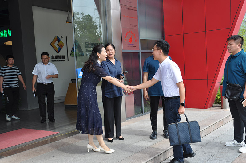 東莞市謝崗鎮委委員劉俊全一行蒞臨金美科技園參觀交流