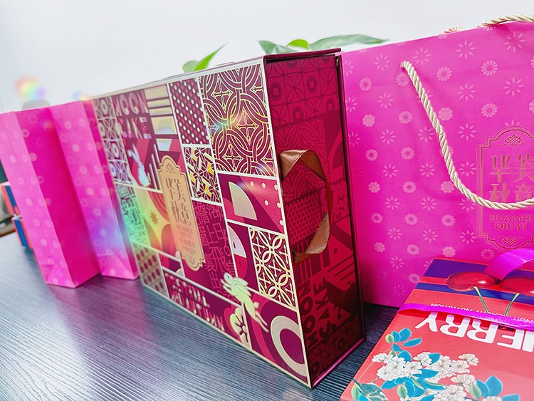 暖心中秋節|有一種幸福叫：公司中秋發月餅啦~