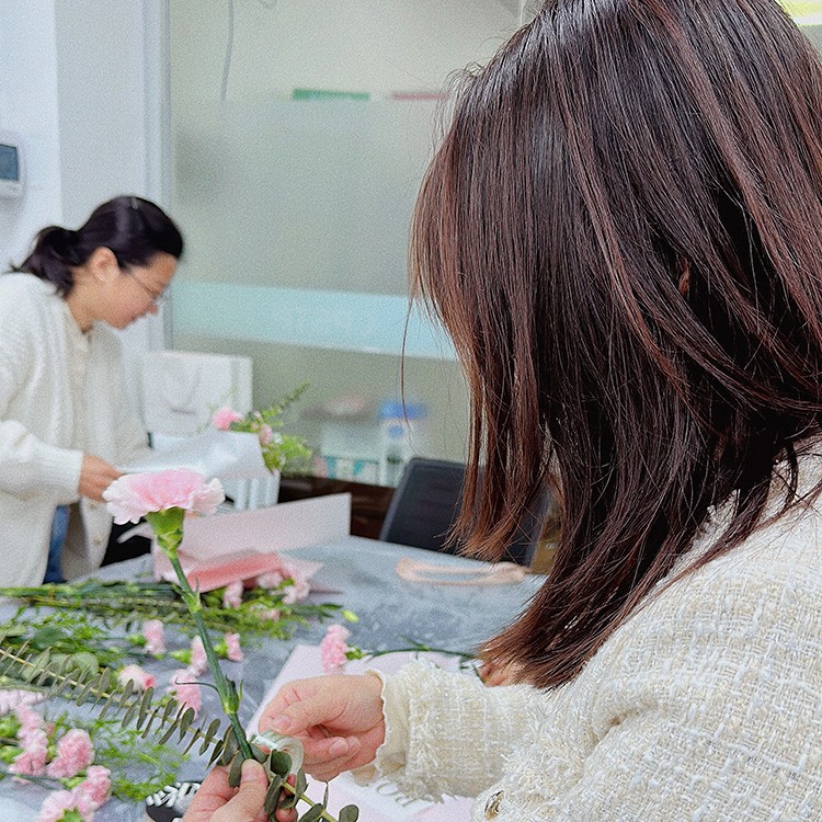 三八婦女節丨祝福所有女人：愿你笑靨如花，一生不減芳華！
